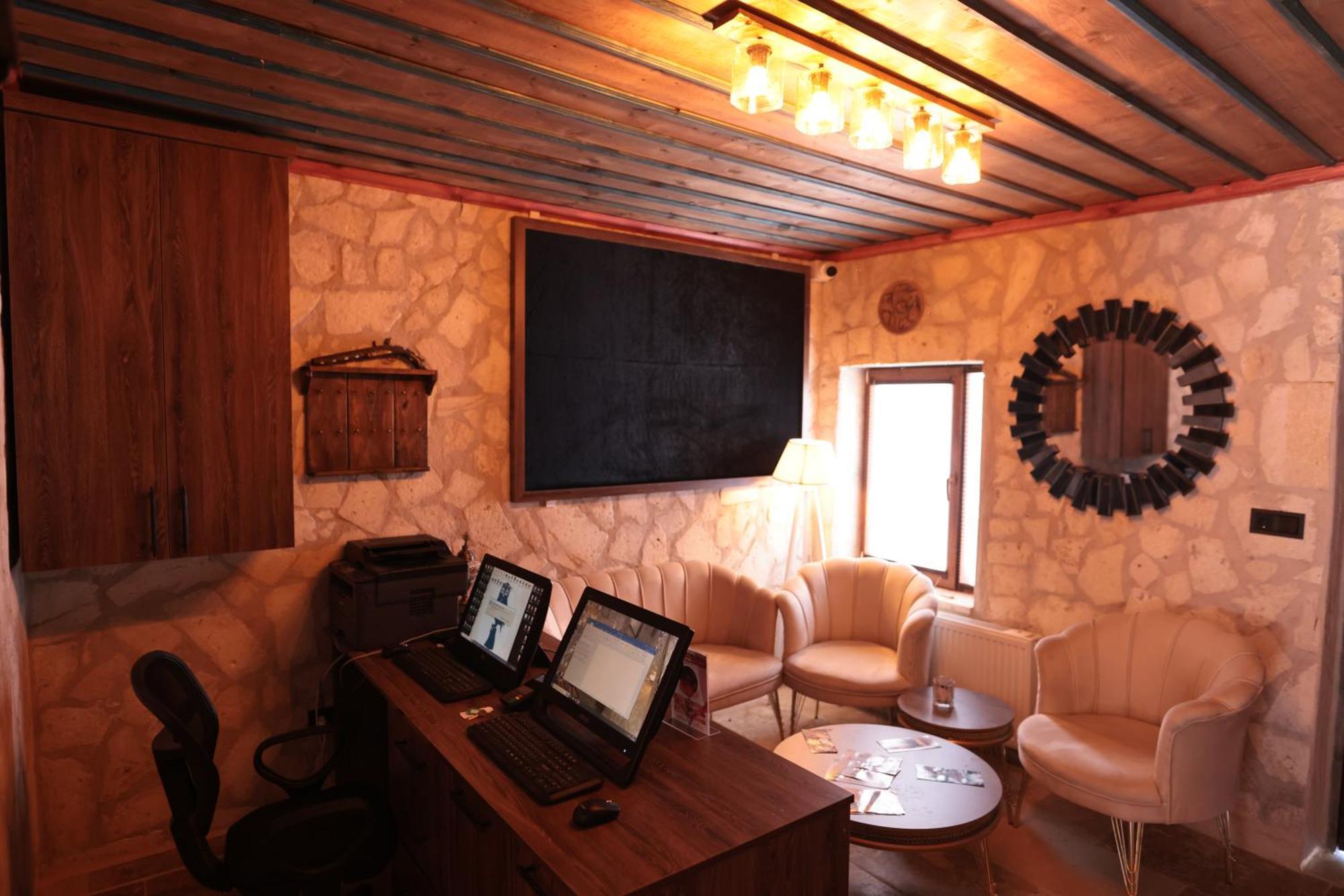 Stone Owl Otel & Restaurant Uchisar Exterior foto